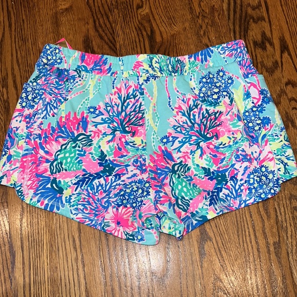 Lilly Pulitzer Coraline Beach You To It Shorts Large NWT - Picture 12 of 12